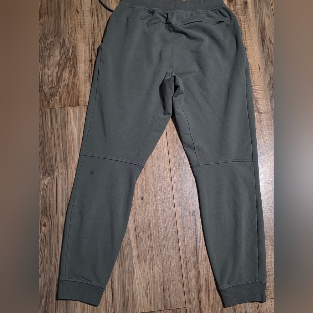 lululemon athletica Men's Olive-Style Drawstring Joggers - Picture 6 of 12